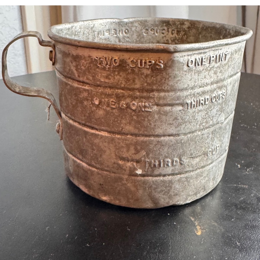 VTG USA Aluminum Measuring Cup Embossed Graduations Two Cup‎ Capacity Farmhouse